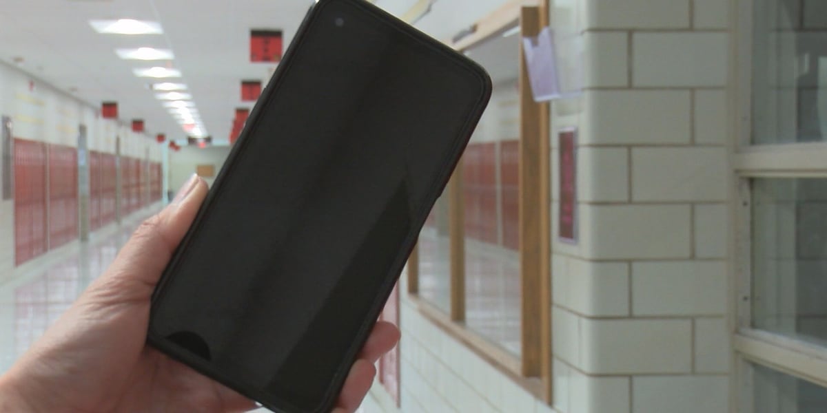 Nebraska’s Phone Ban: Some Lincoln County students report less stress, more focus in class